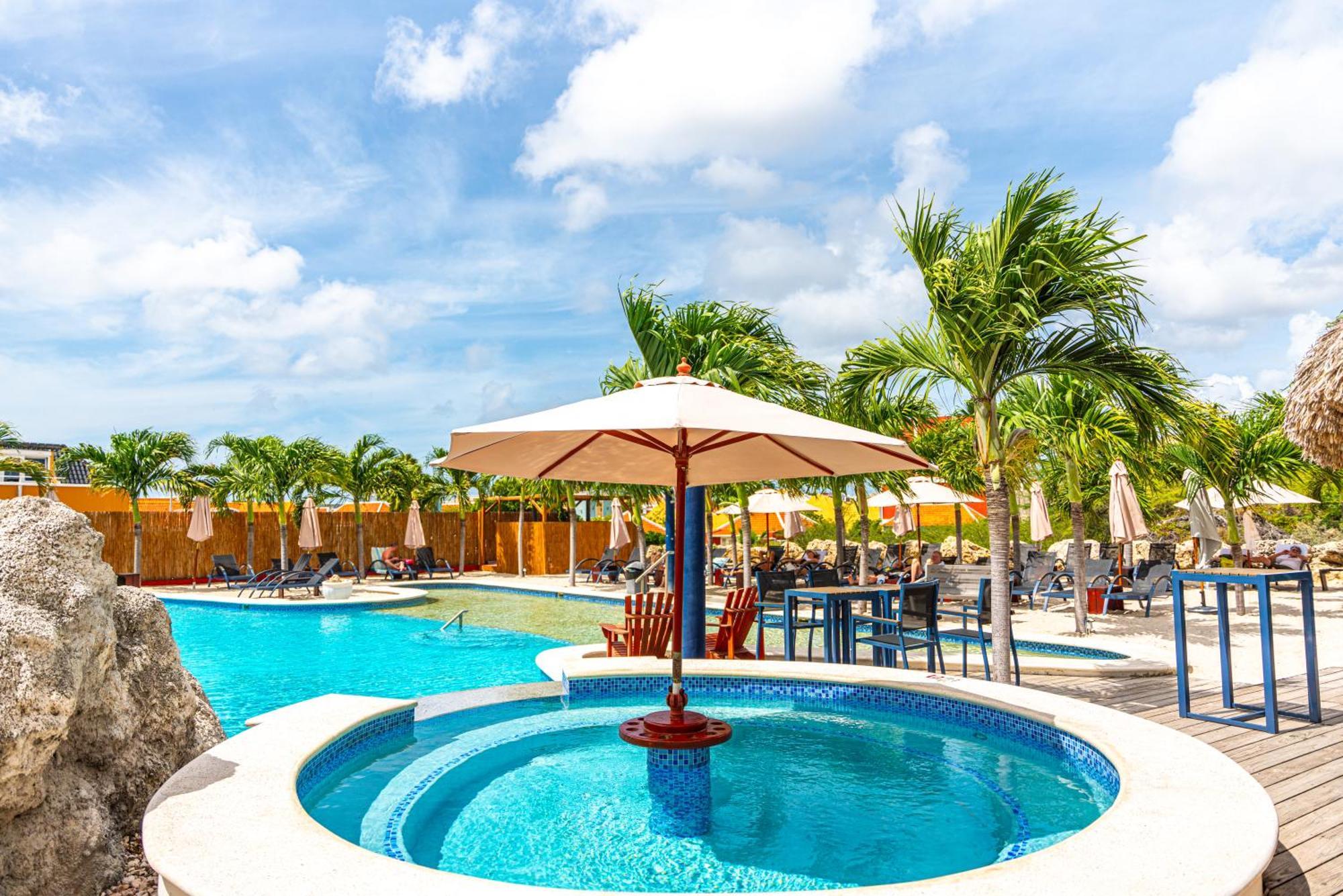 The Ritz Village (Adults Only) Виллемстад Экстерьер фото