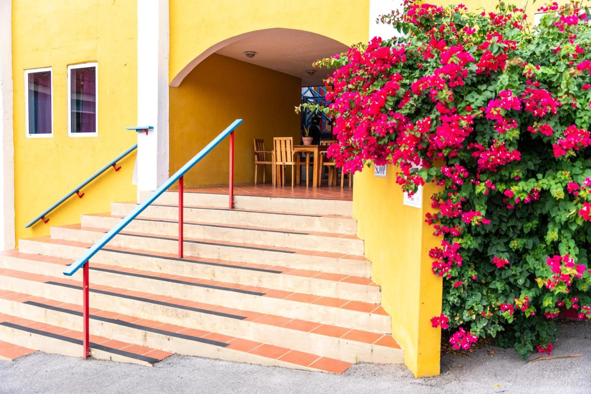 The Ritz Village (Adults Only) Виллемстад Экстерьер фото