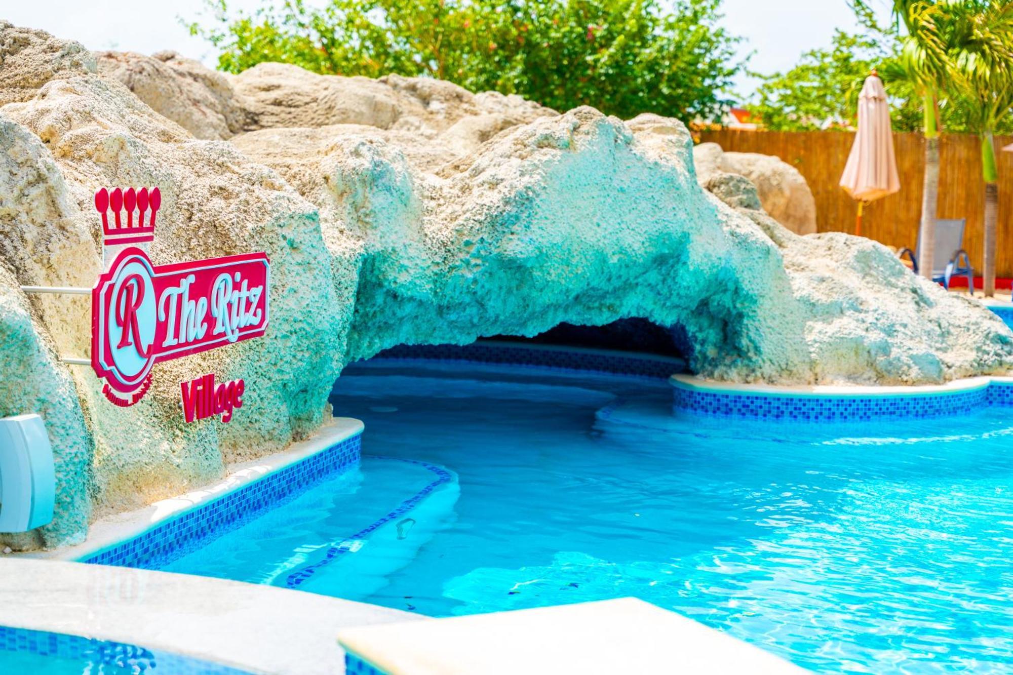 The Ritz Village (Adults Only) Виллемстад Экстерьер фото